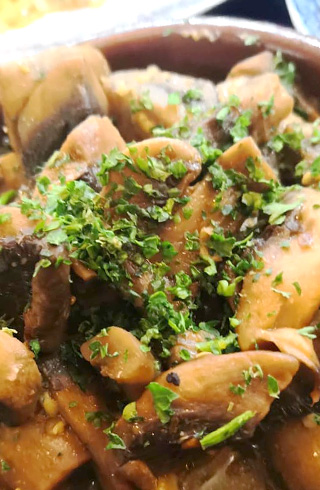 Champiñones al ajillo